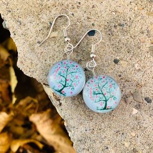 Hypoallergenic Tree with Green Pink Flowers